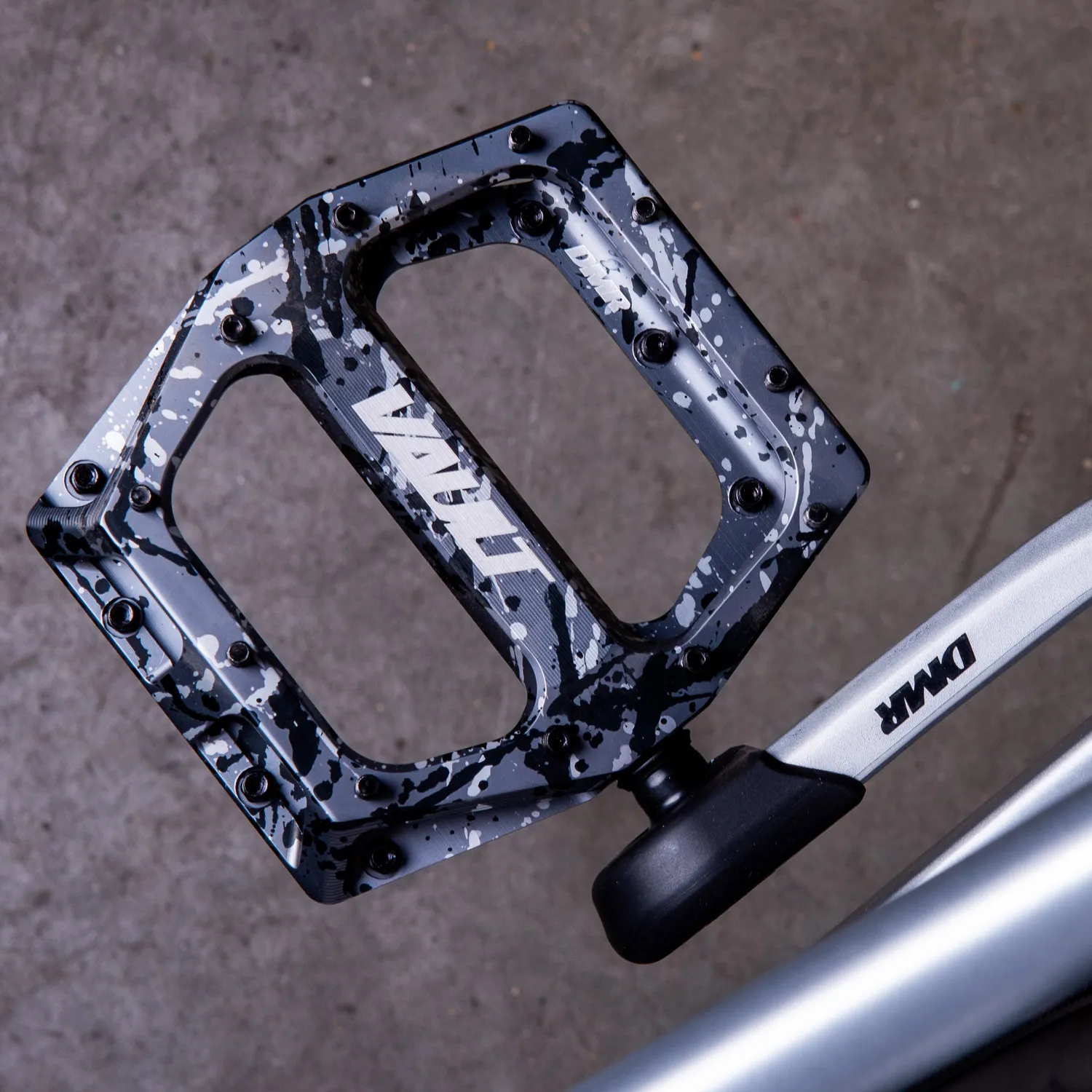 DMR Vault SE platformpedal grå alu