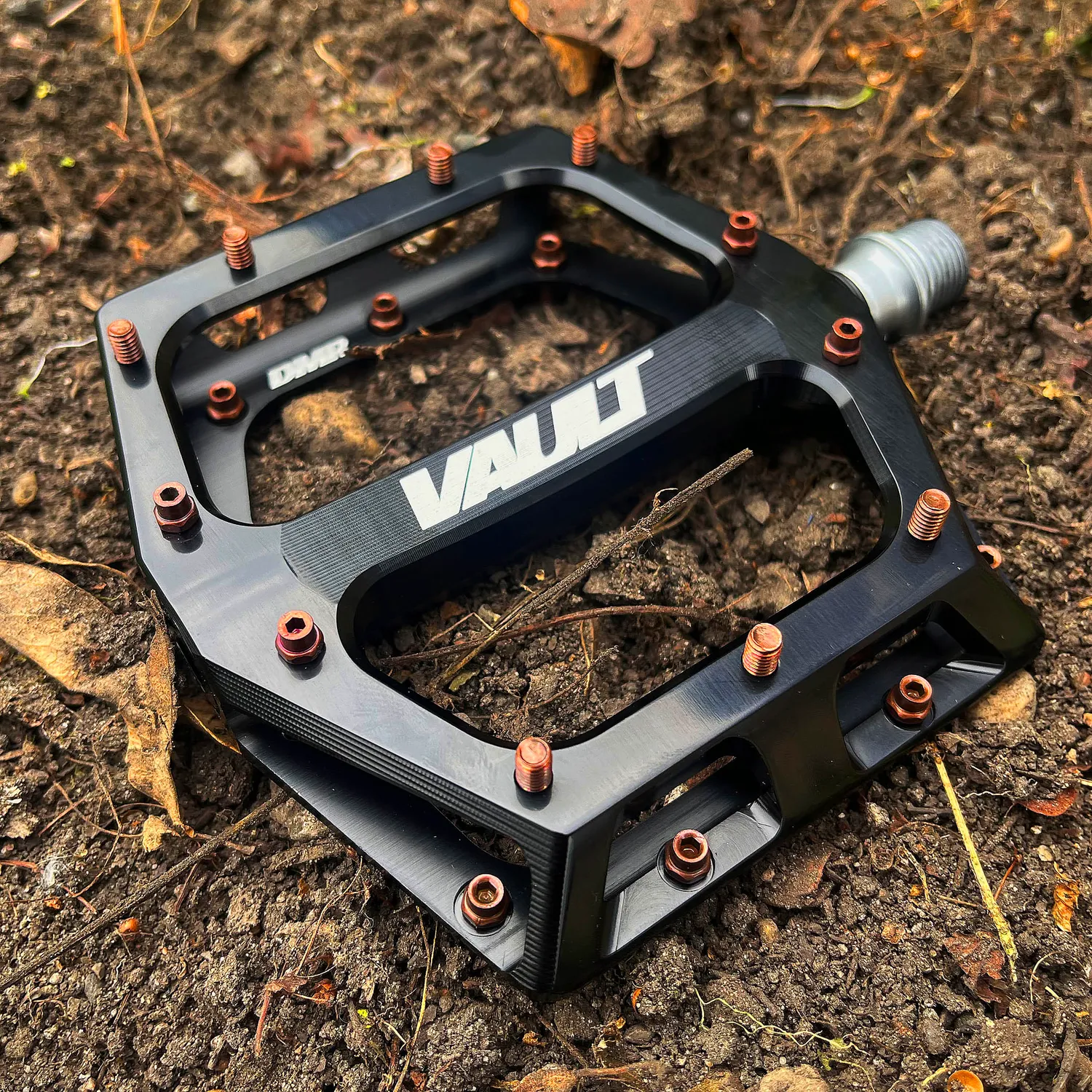 DMR Vault LE platformpedal sort med kobberpins