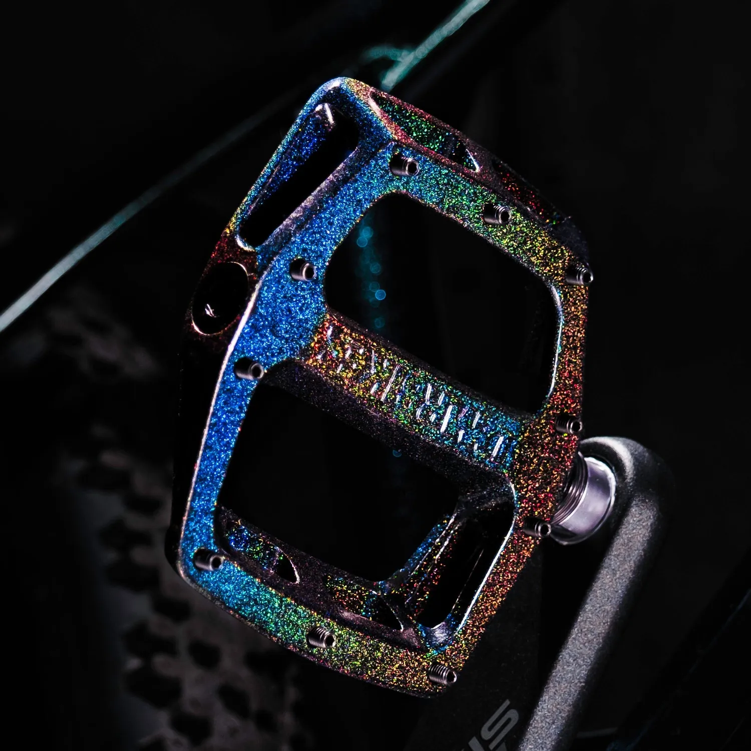 DMR V12 SE fladpedaler Galaxy sorte