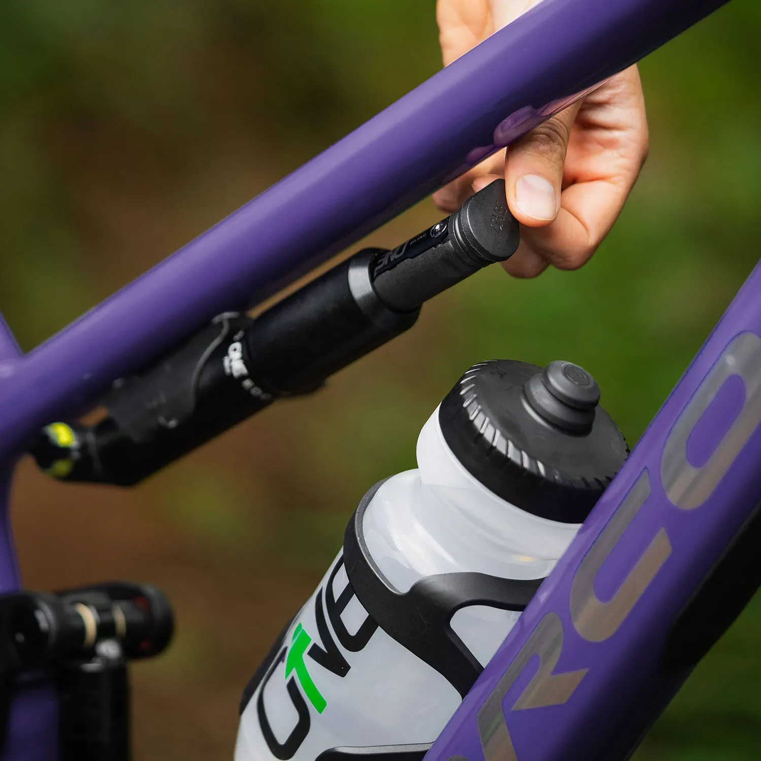 OneUp EDC pumpeholder inline til ramme