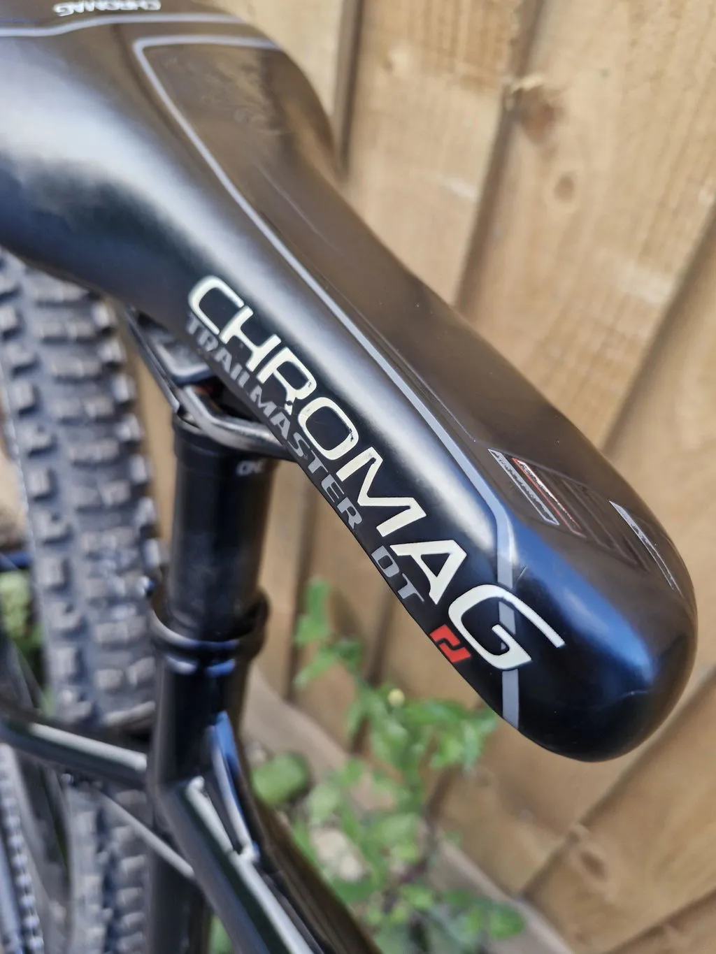 Chromag Trailmaster DT MTB-sadel sort syntetisk