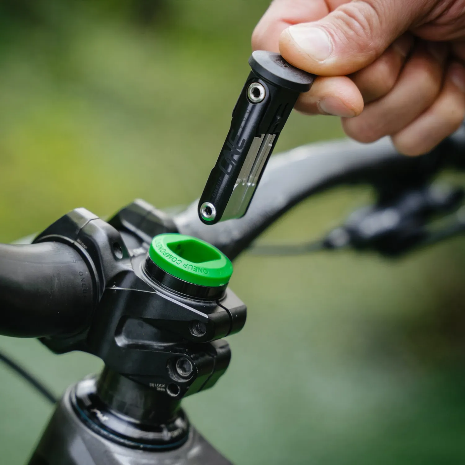 OneUp EDC Lite Tool multitool sort 9 funktioner