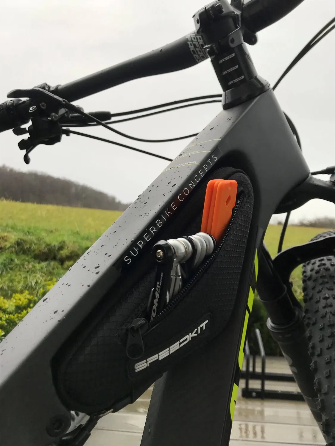 Silverback Speedkit steltaske M sort