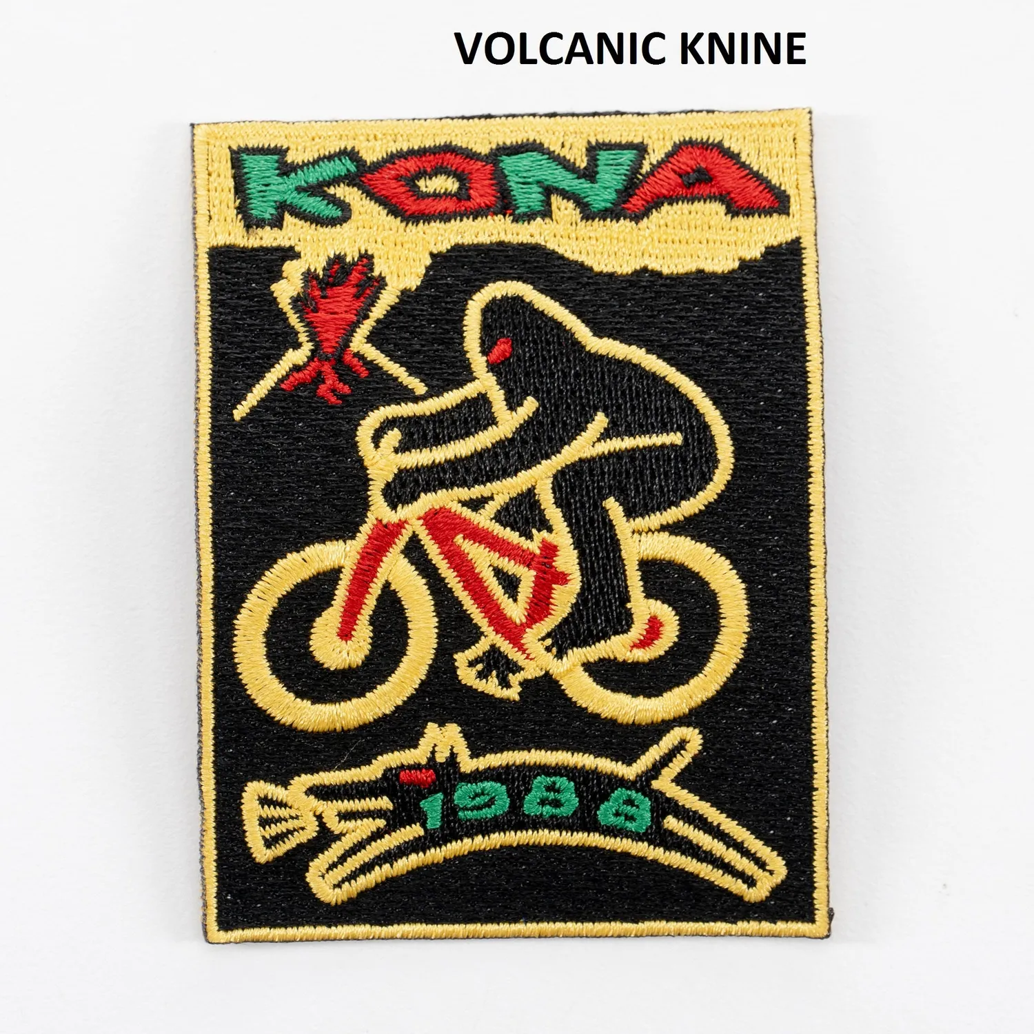 Kona Orbit strygemærke 6x6 cm