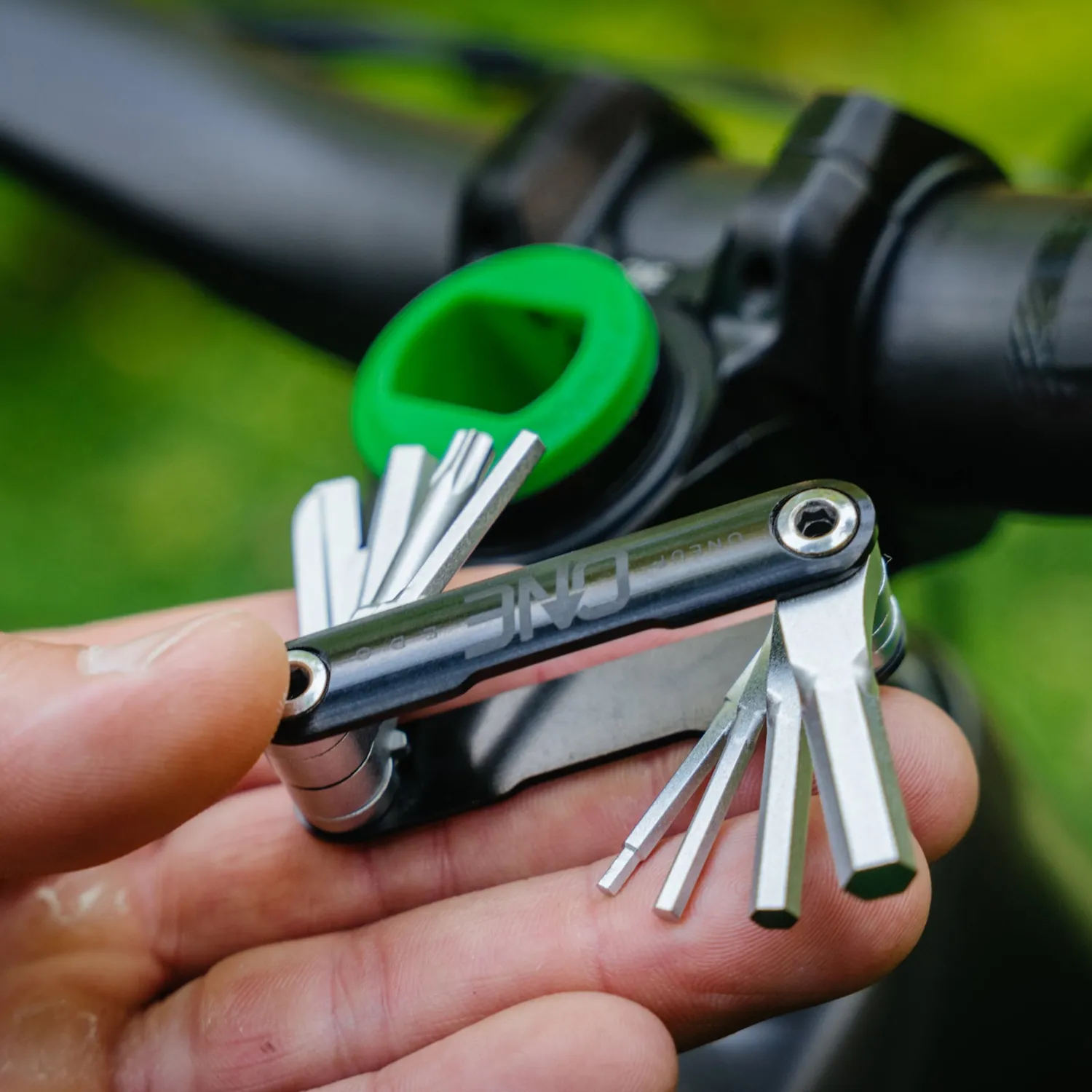 OneUp EDC Lite Tool multitool sort 9 funktioner