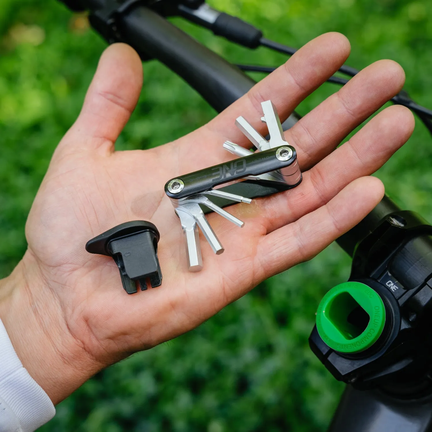 OneUp EDC Lite Tool multitool sort 9 funktioner