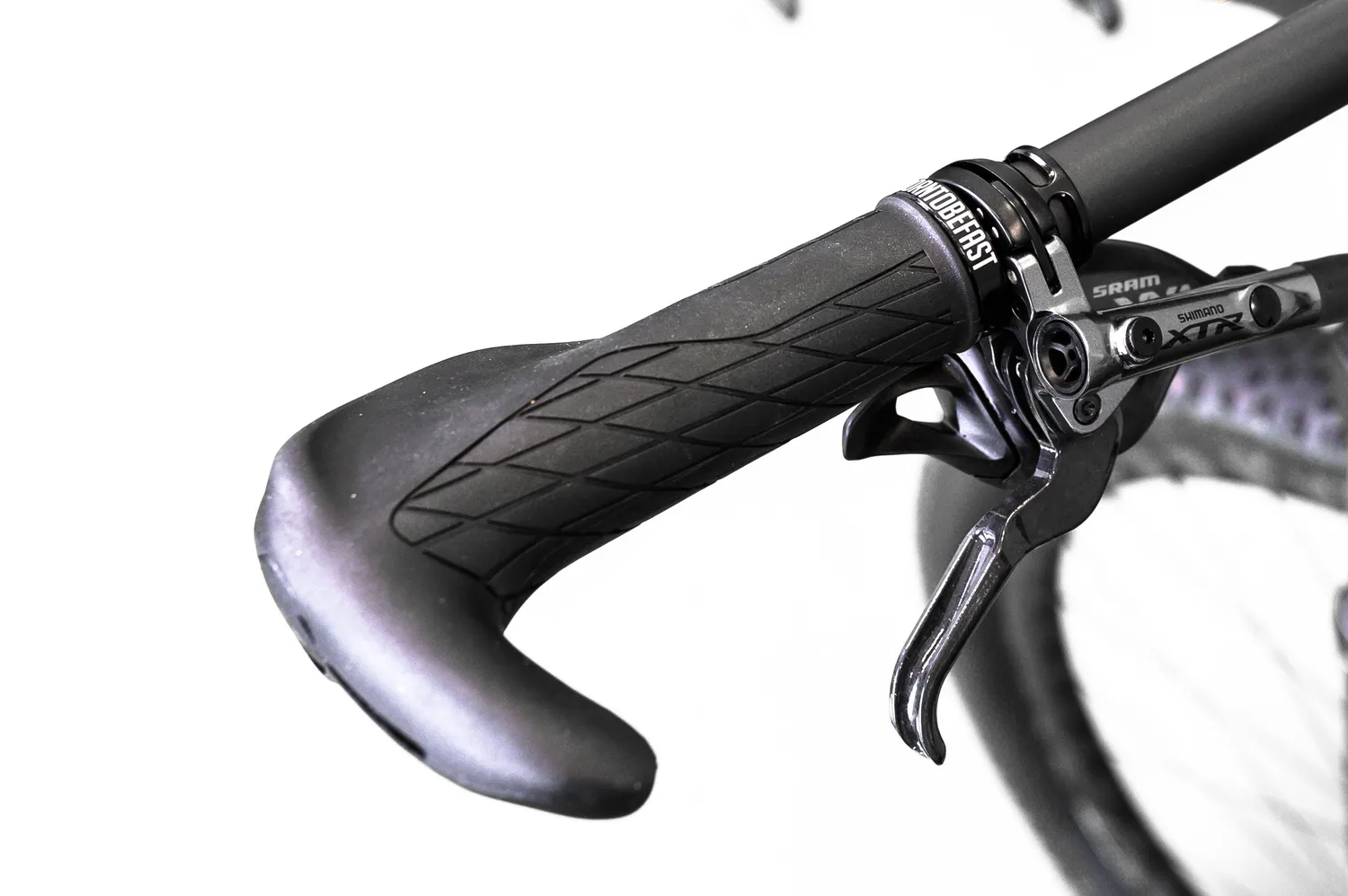 Silverback B2BF Bar End lock-on greb med horn