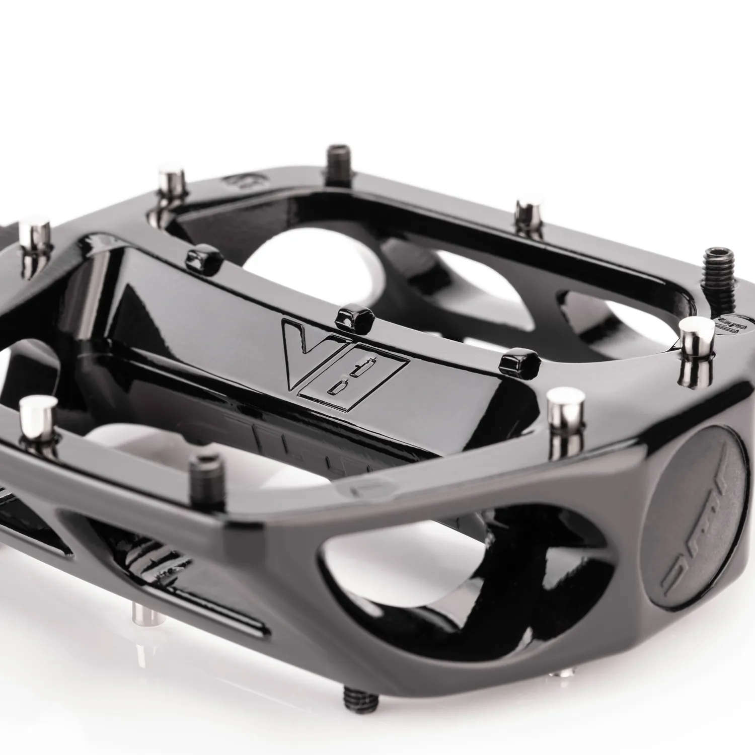 DMR V8 Classic platformpedal sort med konkav profil