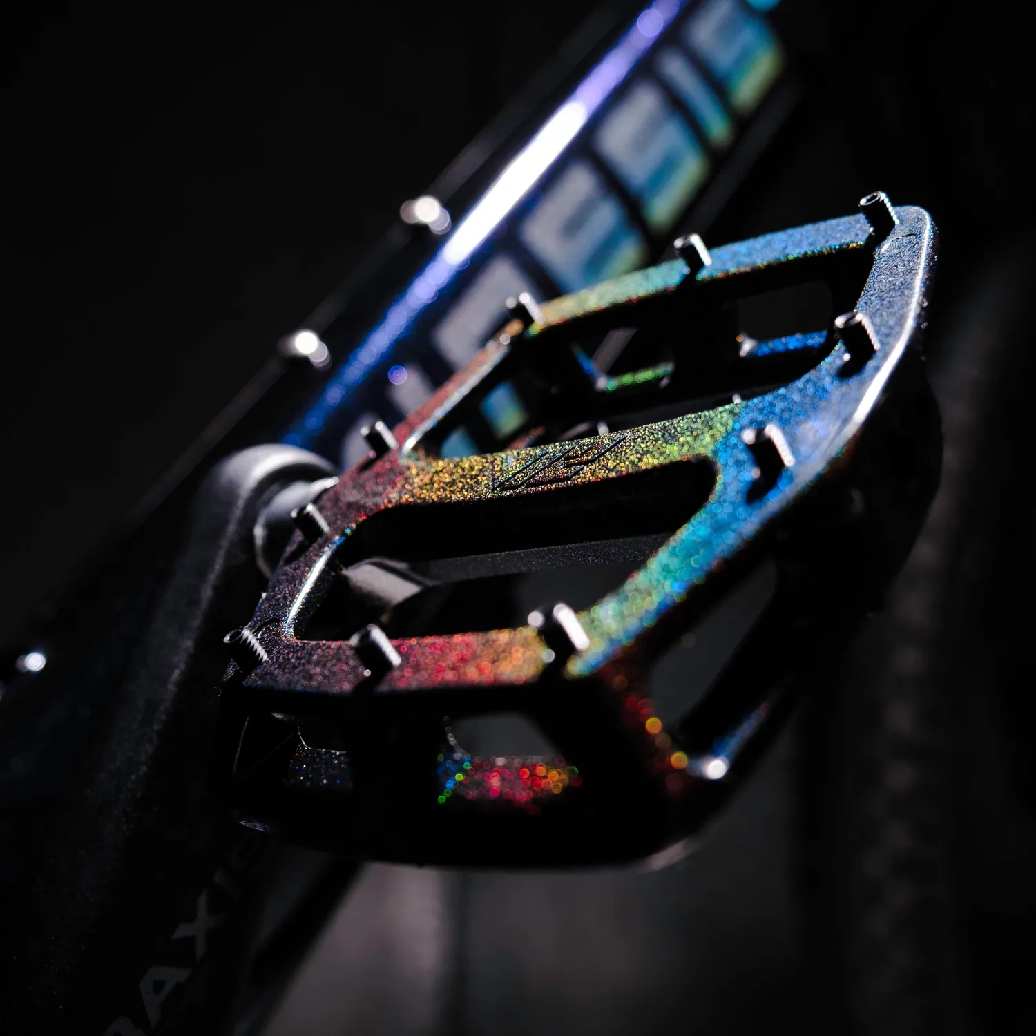 DMR V12 SE fladpedaler Galaxy sorte