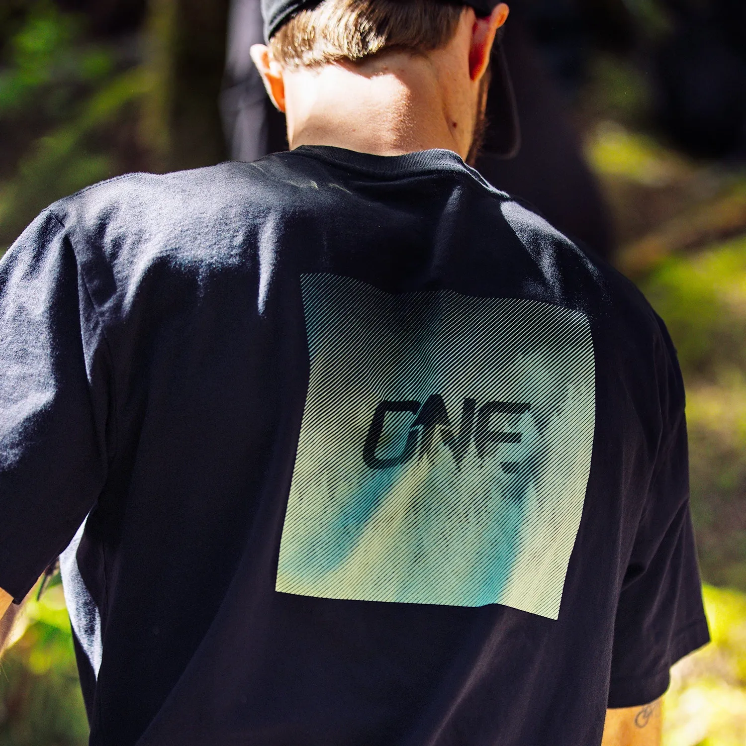 OneUp Among the Trees T-shirt sort bomuld