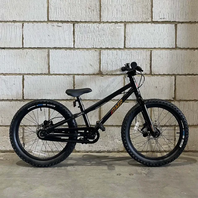 DMR Sidekick Ride børnecykel 20" sort udstilling