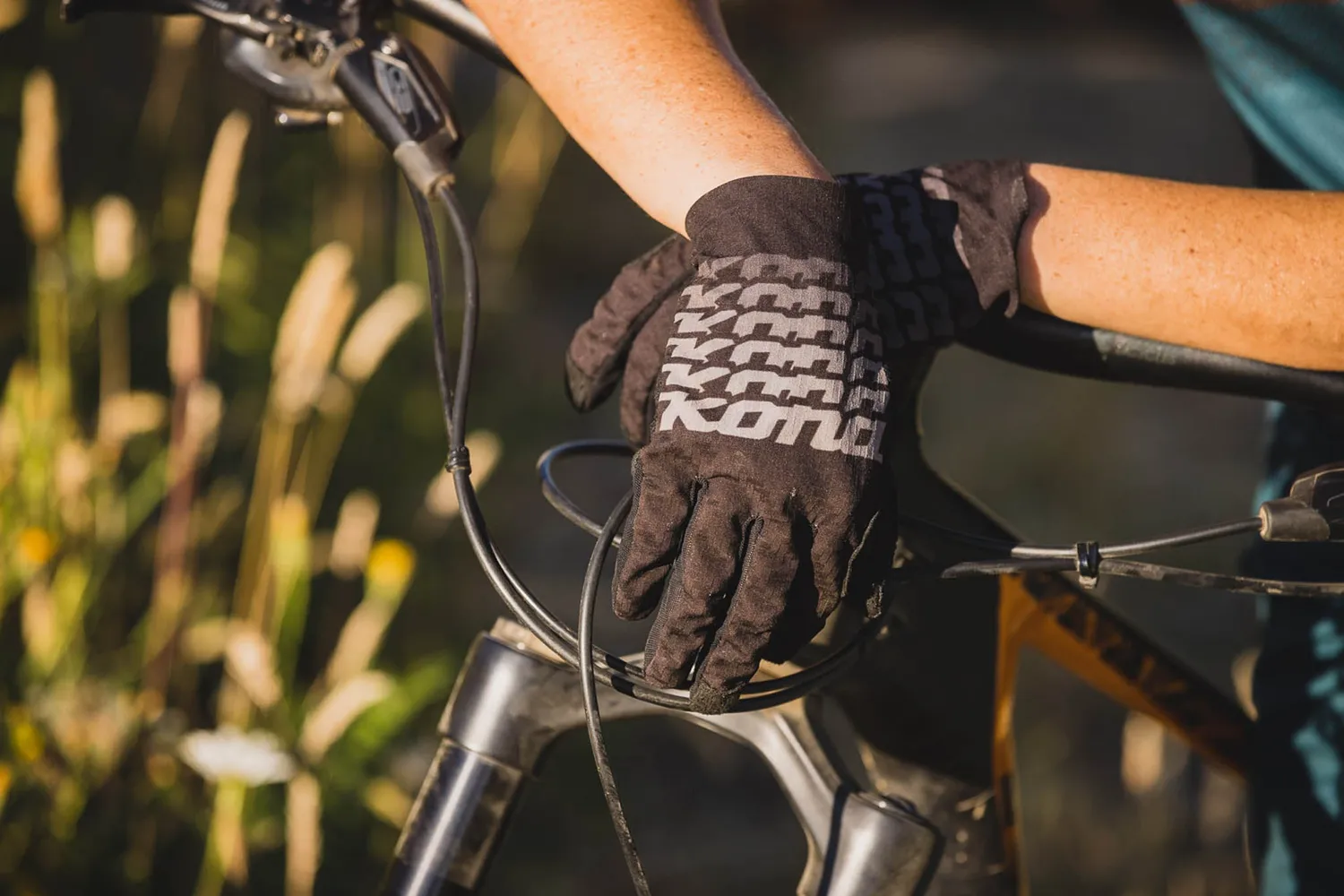 Kona Nightfall All Mountain handsker sort