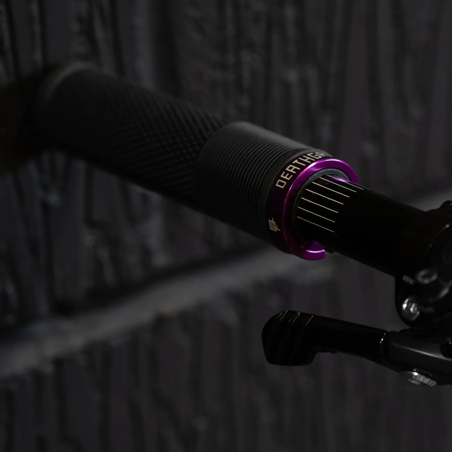 DMR Deathgrip2 låseringe blå alu 2 stk