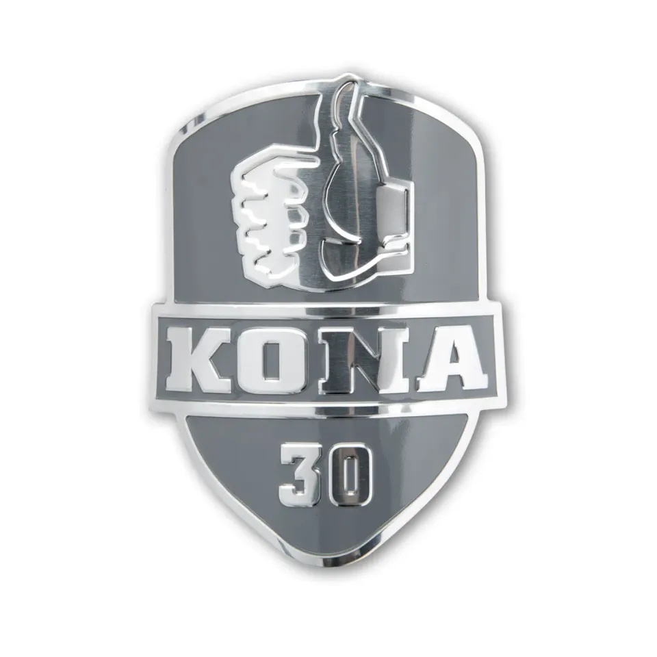 Kona 30 års styrbadge anniversary