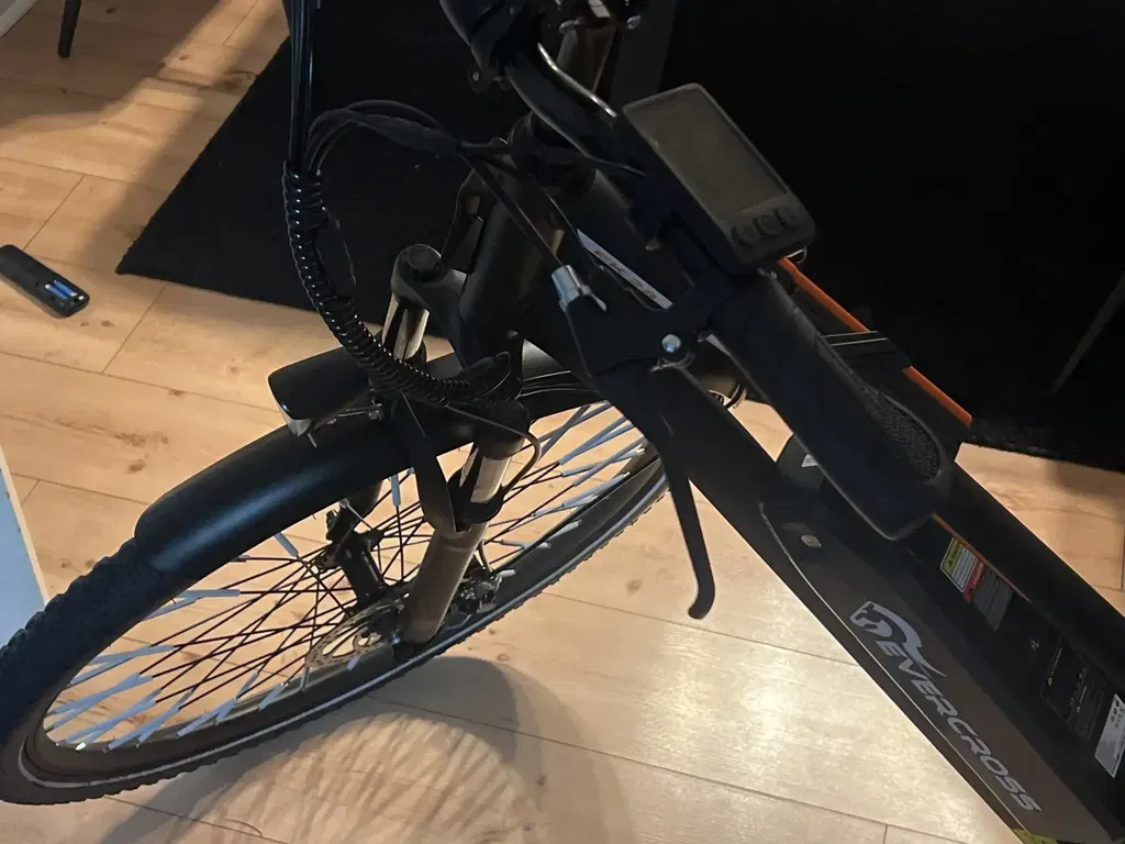 URLIFE E26 48V UK elcykel White testet på grus