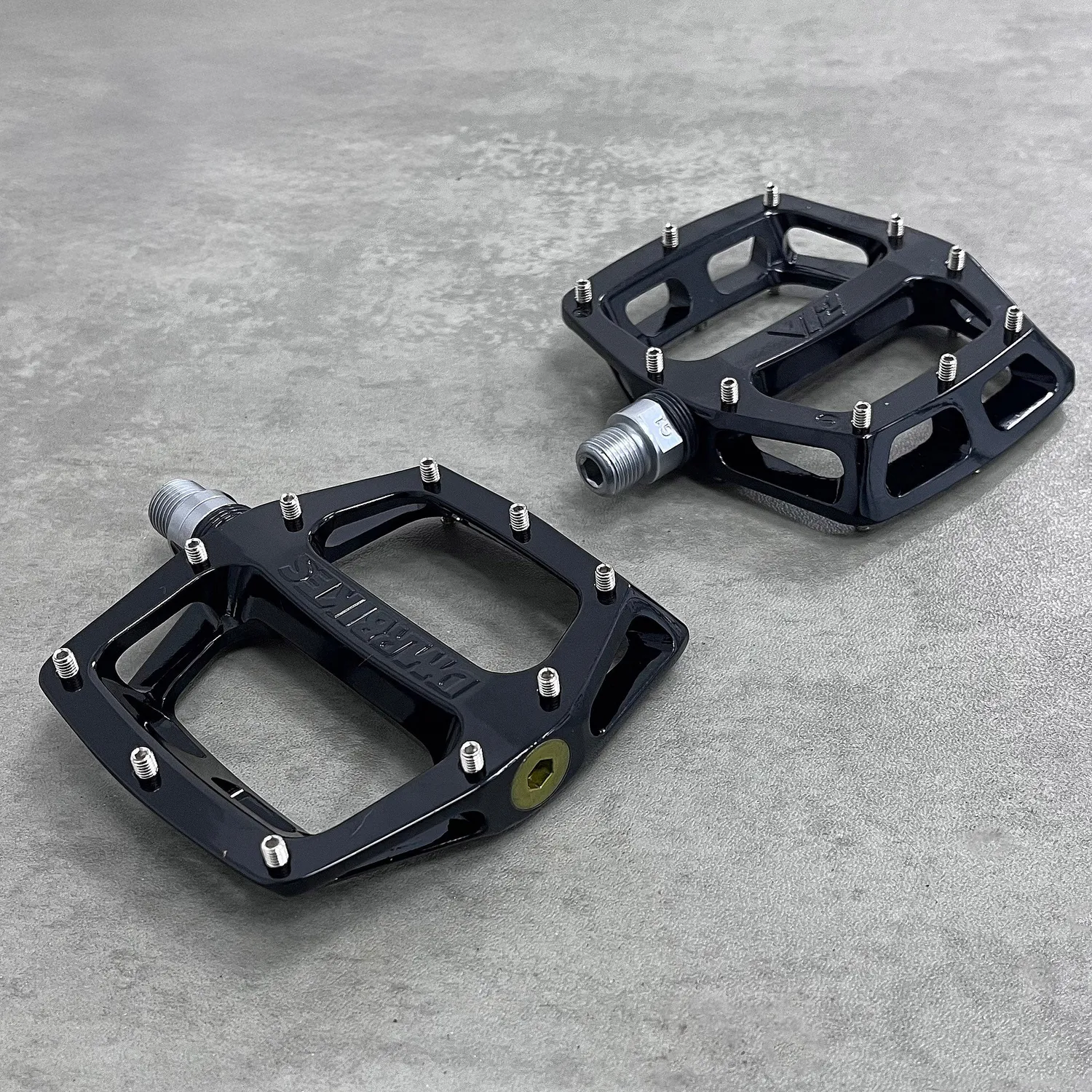 DMR V12 Magnesium flatpedaler sort 350 g